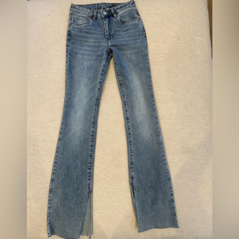 BlankNYC The Hoyt High Rise Mini Flair Boot Cut with Raw Hem and Slit Sz 24 NWOT